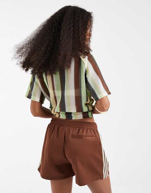 adidas Originals – Shorts in Braun mit den 3 Streifen im Häkeldesign, 5 von 5