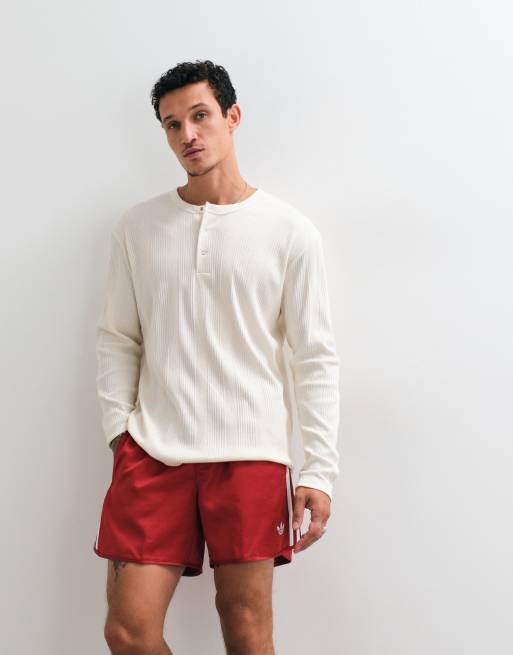 adidas Originals Shorts mit drei Streifen in Rot, 3 von 5