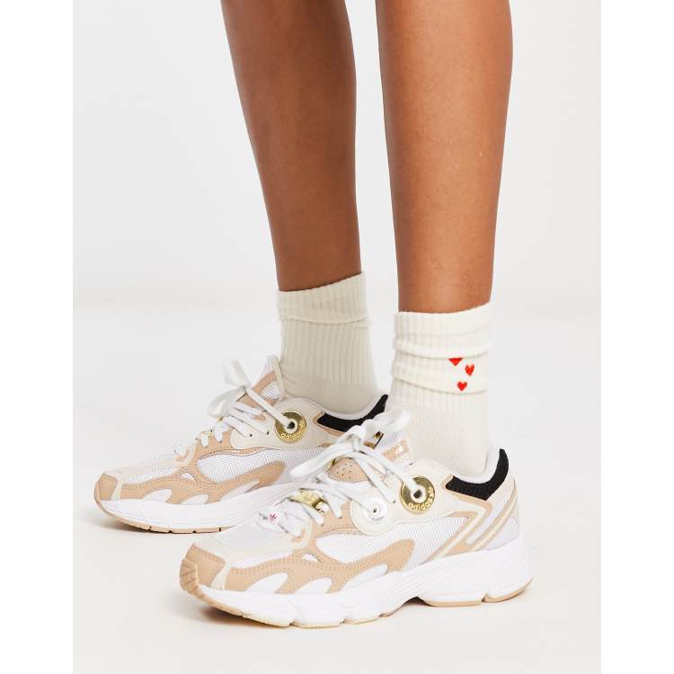 adidas astir sneakers beige