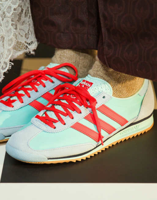 Adidas bleu et rouge sale