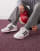 Thumbnail 1 van 5