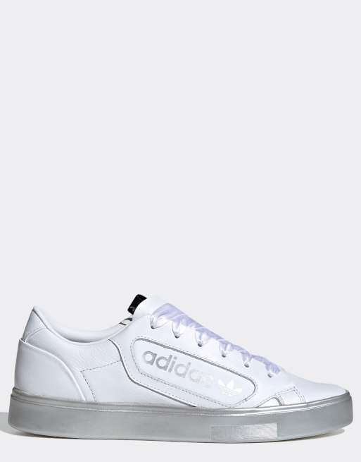 Circulo La Iglesia salida adidas Originals Sleek sneakers in white with contrast sole | ASOS