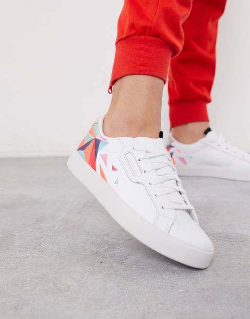 adidas Originals – Sleek – Vita broderade sneakers