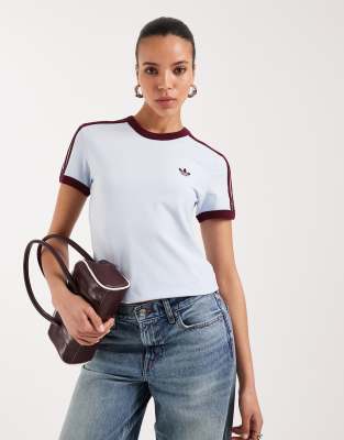 adidas Originals - Slim-Fit-T-Shirt in Hellblau und Kastanienbraun