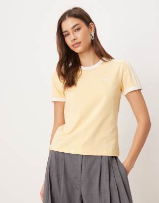 adidas Originals - Slim-Fit-T-Shirt in Orange Tint / Off-White mit den 3 Streifen