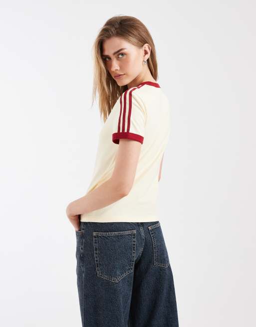 adidas Originals Slim-Fit-T-Shirt mit drei Streifen in Creme und Rot, 3 von 4