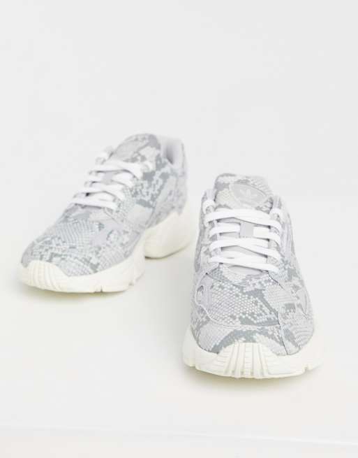 Adidas sneakers online slangenprint