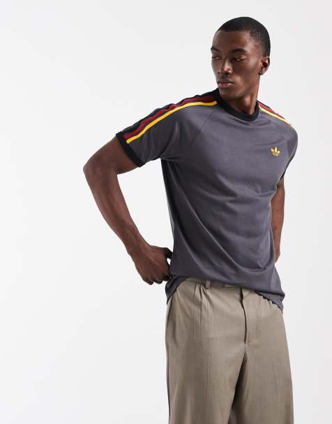 adidas Originals - Sort, guldfarvet og rødt T-shirt med 3 striber - view 1