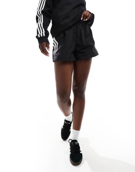 adidas Originals - Sorte og vævede shorts