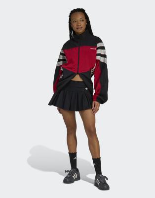 adidas Originals - Sportrock in Schwarz mit niedrigem Bund