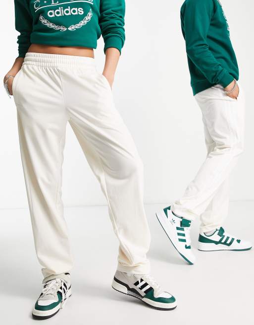 adidas Originals - 'Sports Resort' - Trainingsbroek met 3-Stripes en wijde pijpen in wonderwit