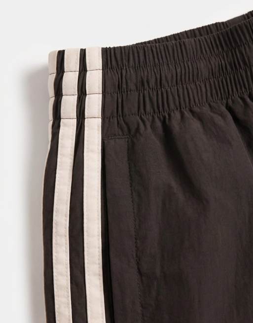 adidas Originals – Sprinter – Shorts in Kaffeebraun und Rosa, 8 von 9