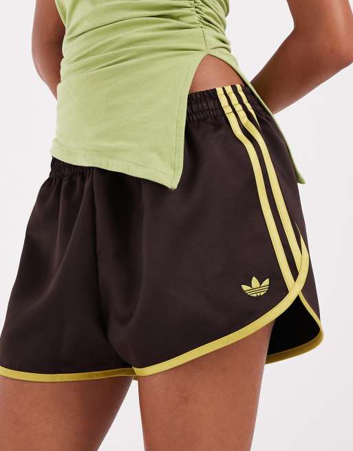 adidas Originals Sprinter-Shorts mit drei Streifen in Braun und Lime, 5 von 5