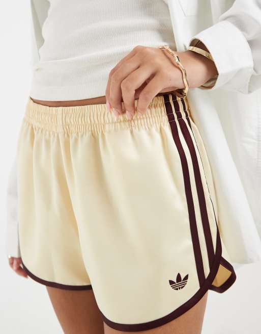 adidas Originals Sprinter-Shorts mit drei Streifen in Creme und Maroon, 3 von 5