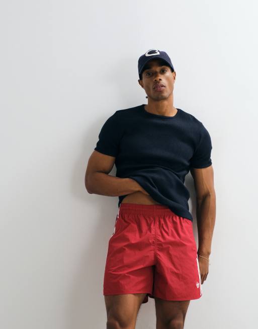 adidas Originals – Sprintershorts in Rot mit drei Streifen, 4 von 5