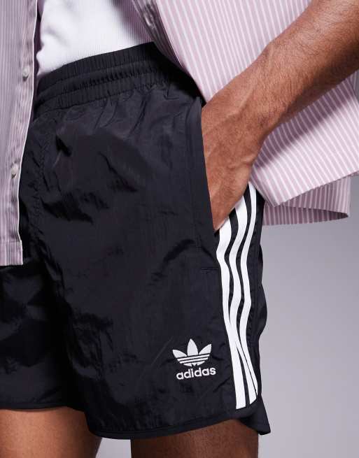adidas Originals – Sprintershorts in Schwarz mit 3 Streifen , 2 von 5