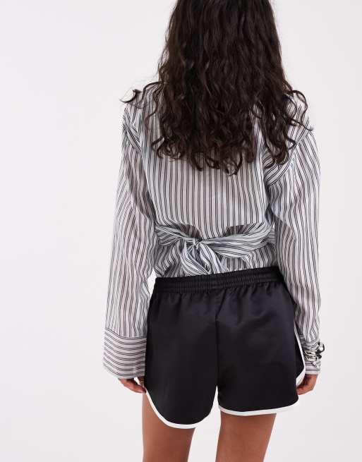 adidas Originals – Sprintershorts in Schwarz mit drei Streifen, 2 von 5