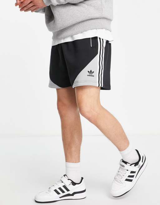 adidas Originals SPRT Pantaloncini color block neri con tre strisce