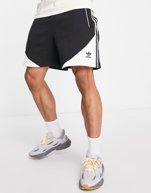 adidas Originals – SPRT – Shorts in Schwarz mit den drei Streifen und Blockfarbendesign
