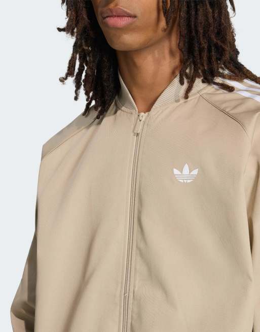 adidas Originals – SST Adicolor Classics – Trainingsjacke aus Baumwoll-Twill in Khaki Three, 5 von 5