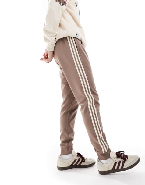 adidas Originals - SST - Trainingsbroek in bruin - view 1