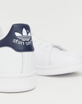 adidas Originals - Stan Smith - Baskets en cuir - Blanc et bleu marine |  ASOS