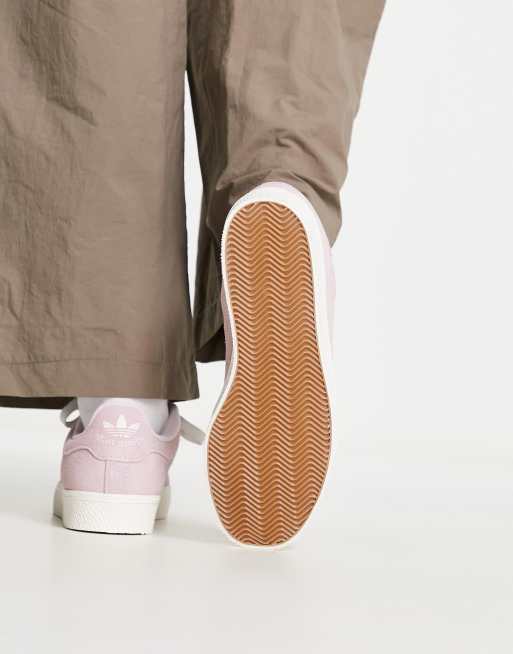 Adidas originals stan smith trainers 2024 in pink with gum sole