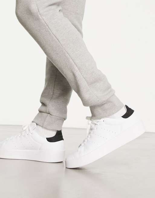 Adidas originals stan smith trainers in white hotsell and buff