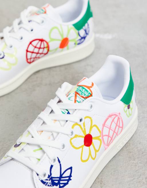 adidas Originals Stan Smith Sneaker in WeiB mit All over Grafikprint WHITE ASOS