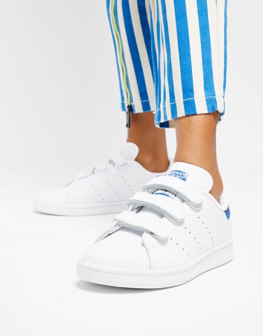 adidas mit Blau – Sneaker Weiß | ASOS – und Originals Klettverschluss Smith Stan in