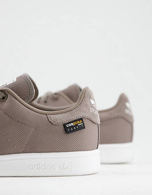 adidas Originals - Stan Smith - Sneakers in tessuto sostenibile, colore  marrone semplice افضل صبغة للشعر بعد الحناء