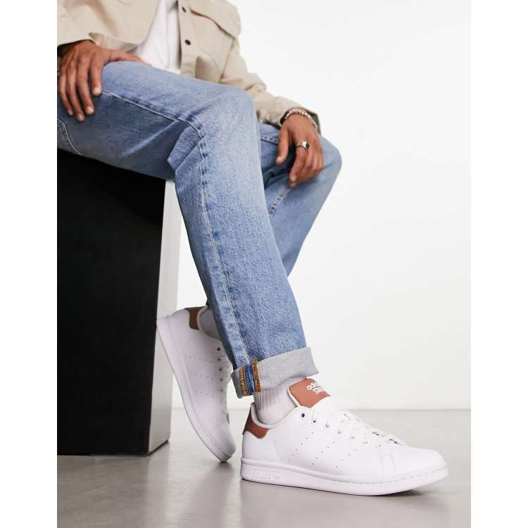 electo mermelada Insignia adidas Originals Stan Smith sneakers in white and brown | ASOS