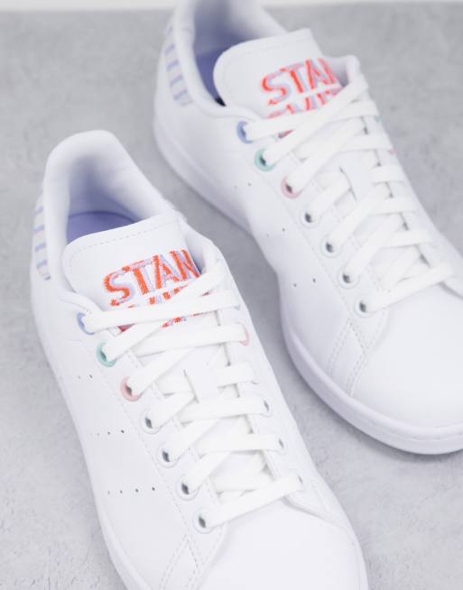 adidas Originals Smith sneakers in white with color heel | ASOS