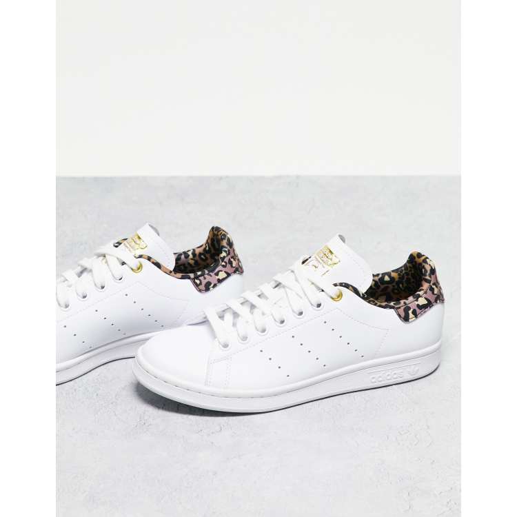 Idioot De Alpen voor de hand liggend adidas Originals Stan Smith sneakers in white with leopard print heel tab |  ASOS