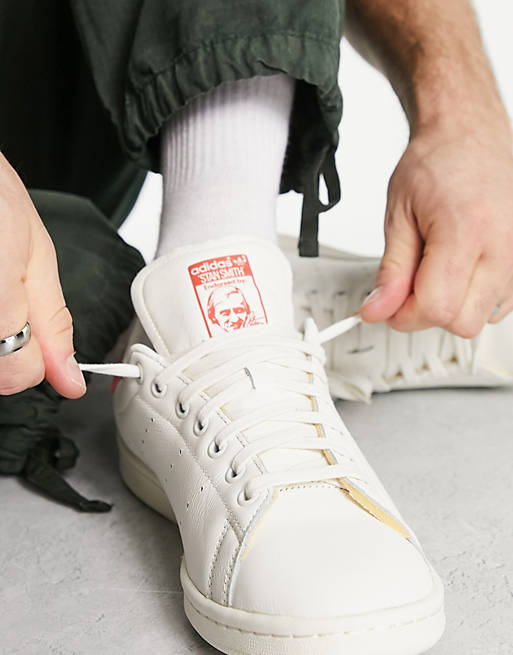 Triviaal Calligrapher Doordeweekse dagen adidas Originals Stan Smith - Sneakers in wit en rood | ASOS