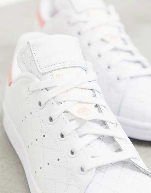 Ongehoorzaamheid voordat uit adidas Originals - Stan Smith - Sneakers in wit en roze | ASOS