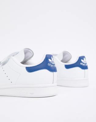 Niet essentieel ambitie lade adidas Originals - Stan Smith - Sneakers met klittenband in wit en blauw |  ASOS