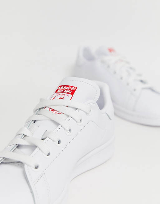 efecto amanecer fe adidas Originals Stan Smith sneakers with red heart | ASOS