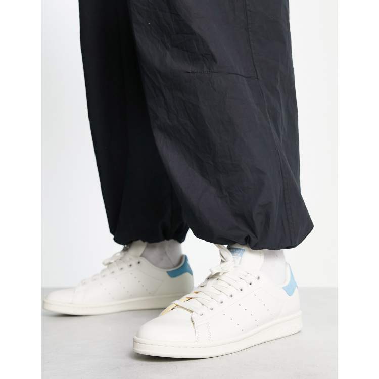 Originals stan smith velcro trainers in white hotsell and blue