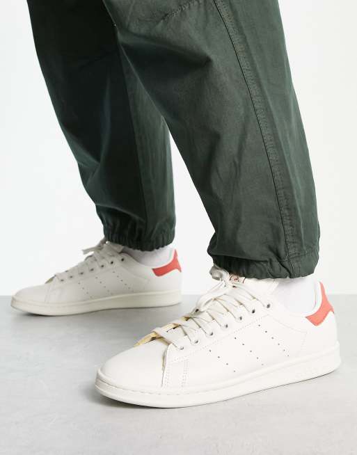 adidas Originals – Stan Smith – Vita och röda sneakers