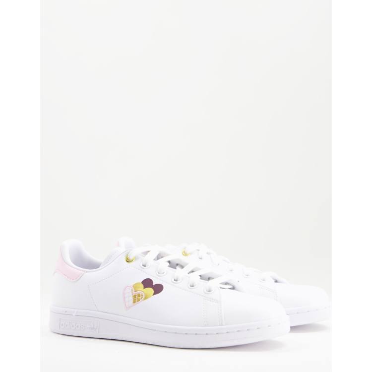 Beroligende middel ulovlig at opfinde adidas Originals Stan Smiths in white and pink with heart print | ASOS