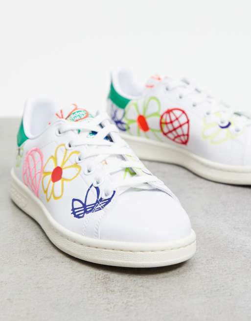 adidas Originals Stan Smiths in white with all over graphic print WHITE