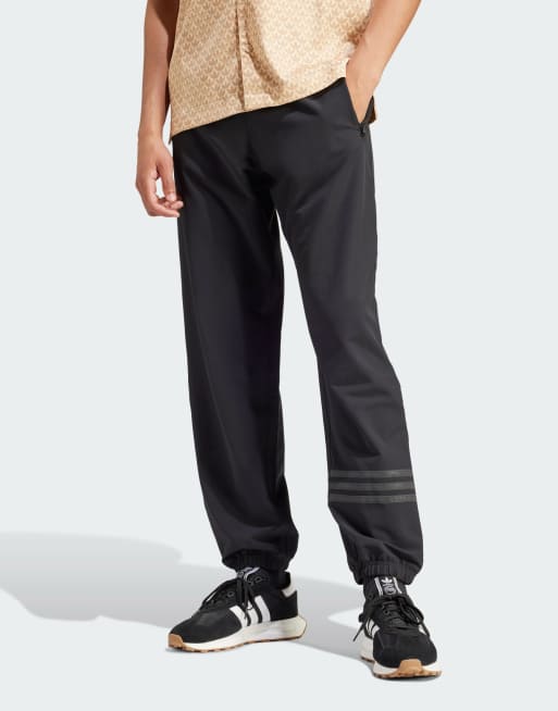 adidas Originals – Street Neuclassic – Trainingshose in Schwarz