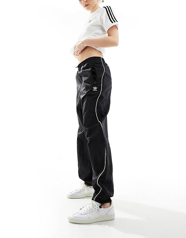 adidas Originals - street parachute pants in black