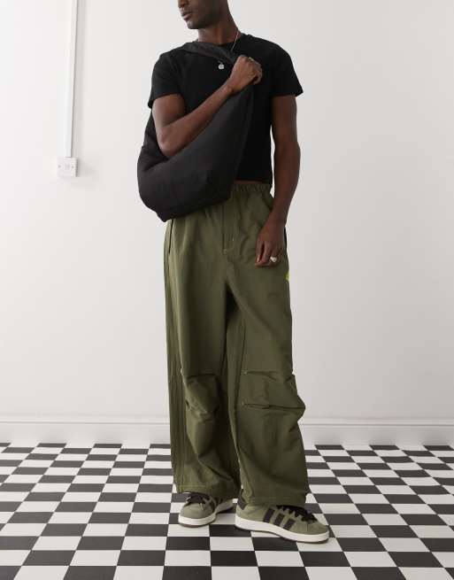 adidas Originals - Street - Parachutebroek in kaki