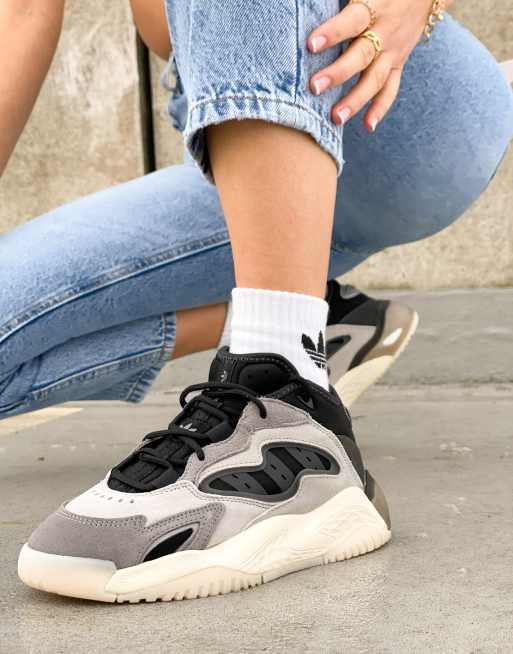 adidas Originals – Streetball 2 – Sneaker in Schwarz mit grauen Details