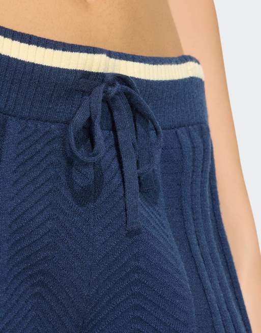 adidas Originals – Strick-Shorts in Night Indigo mit Zopfmuster, 3 von 4