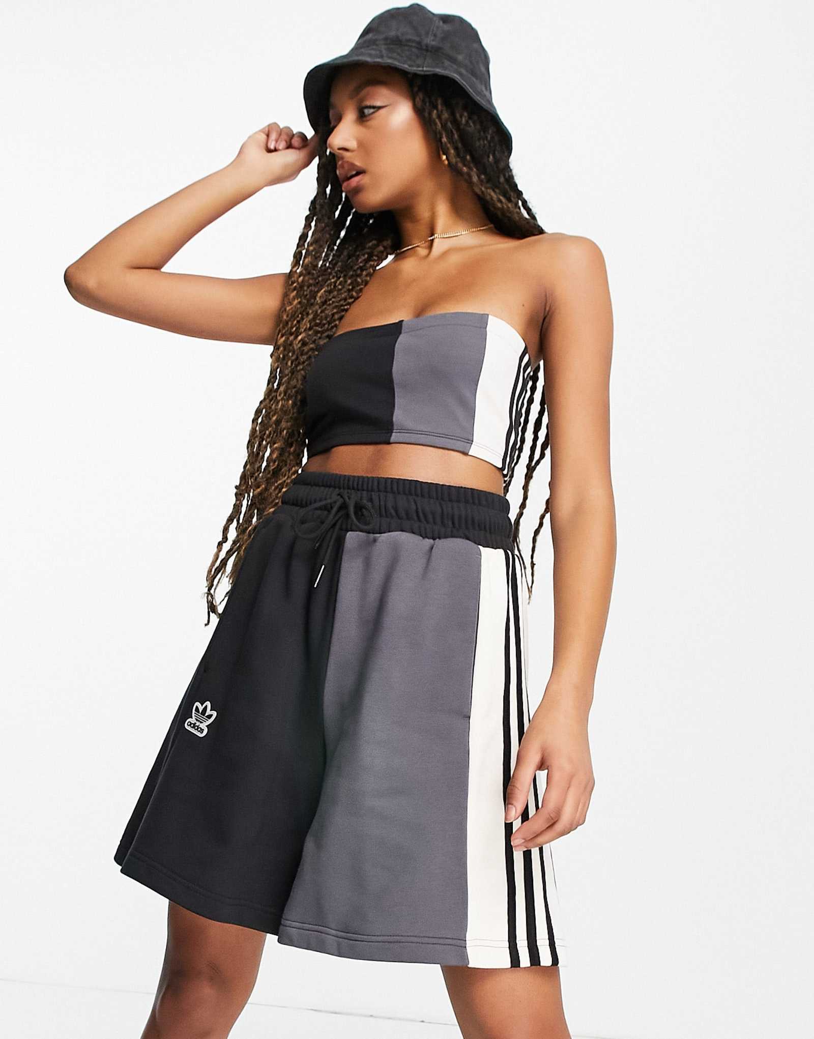 шорты-бойфренды adidas Originals summer rave в цветовом блоке черного цвета 3890₽