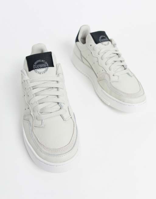 adidas Originals - Supercourt - Baskets en daim - Blanc cassÃ© | ASOS