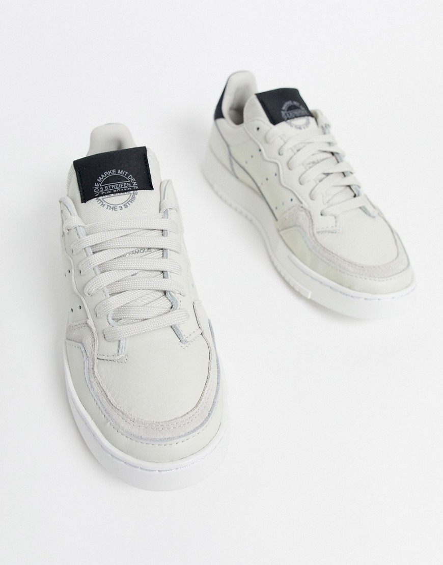 adidas Originals - Supercourt - Sneakers in camoscio bianco sporco
